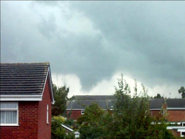 Lowering from 12/8/2004 thunderstorm. Funnel cloud?