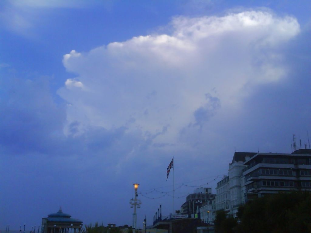 15/07/2007 (Eastbourne) - anvil of approaching thunderstorm 