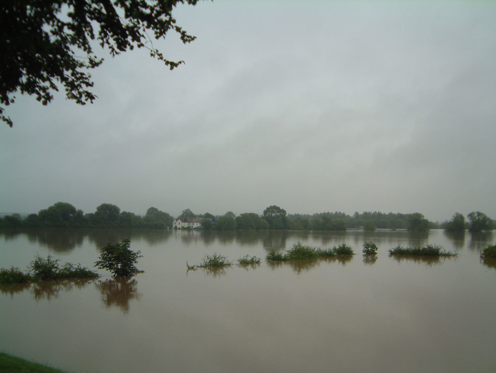 Widespread Flooding around Pershore 21/07 8am