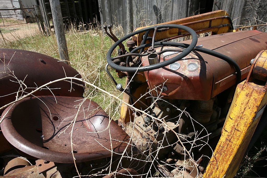 29. Old tractor, Kansas 9927.jpg