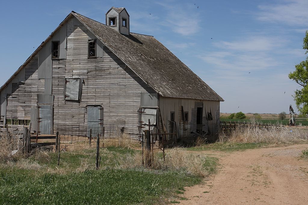 26. Abandoned farm building, Kansas 0031.jpg