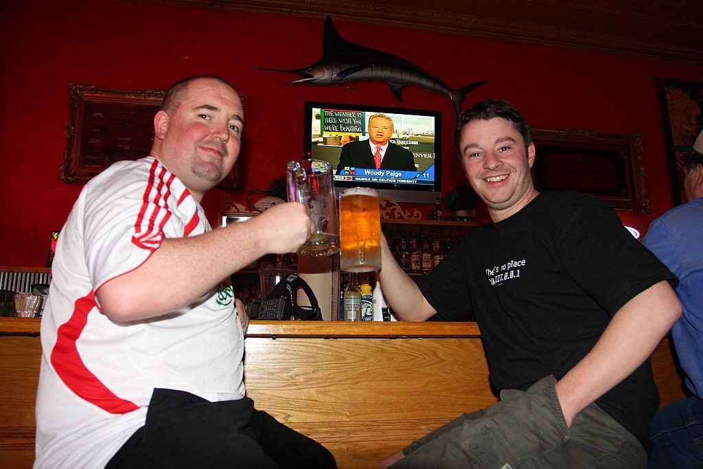 87. Drinking chasers...Ian C and John in Woody's Bar, Pratt,