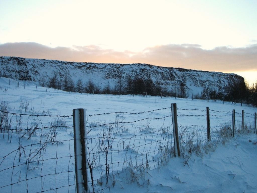 snow fence & cliff edge.JPG