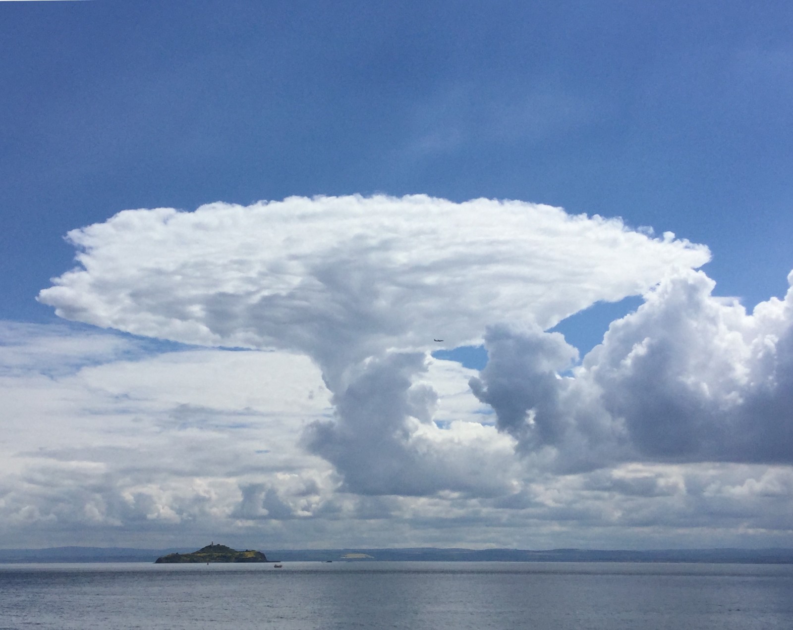 Anvil cloud over the Forth.